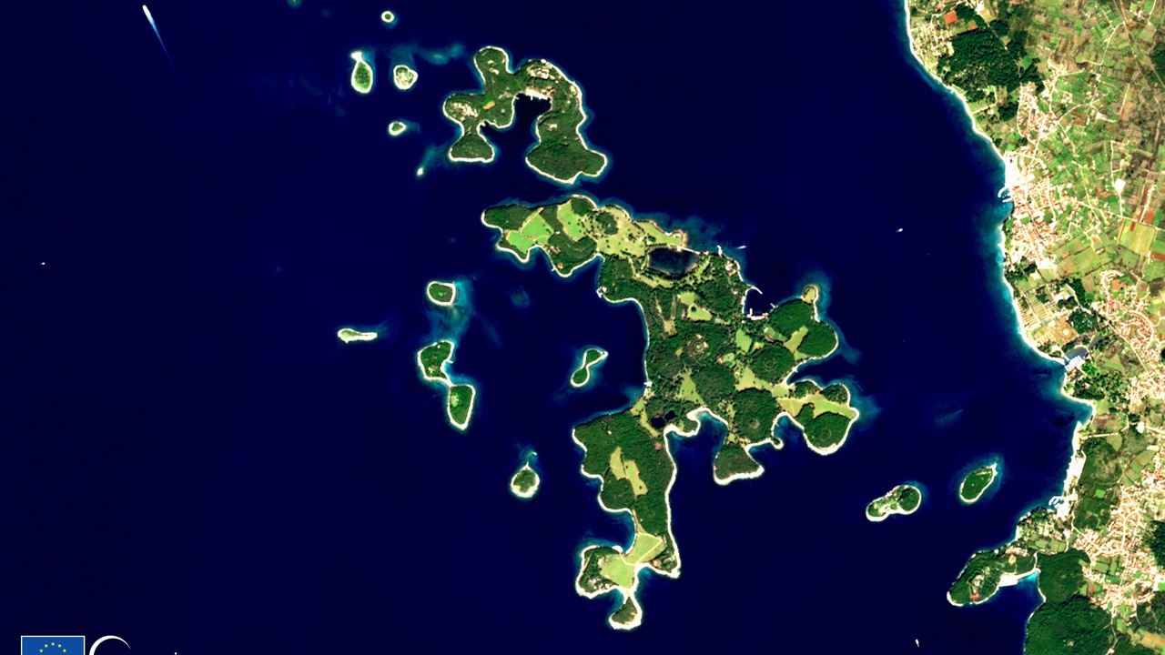 Bottlenose dolphins and coastal habitat along the Montenegro Adriatic