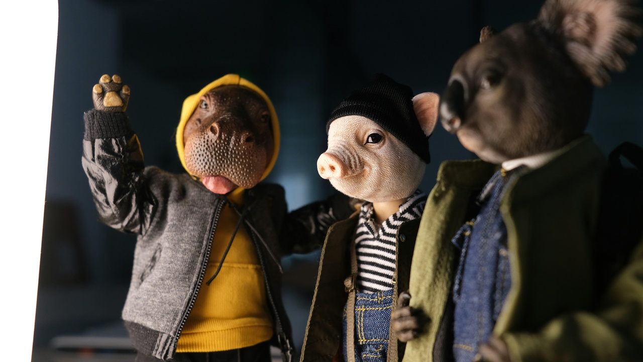 Classic cartoon pigs including Porky Pig and Miss Piggy in performance